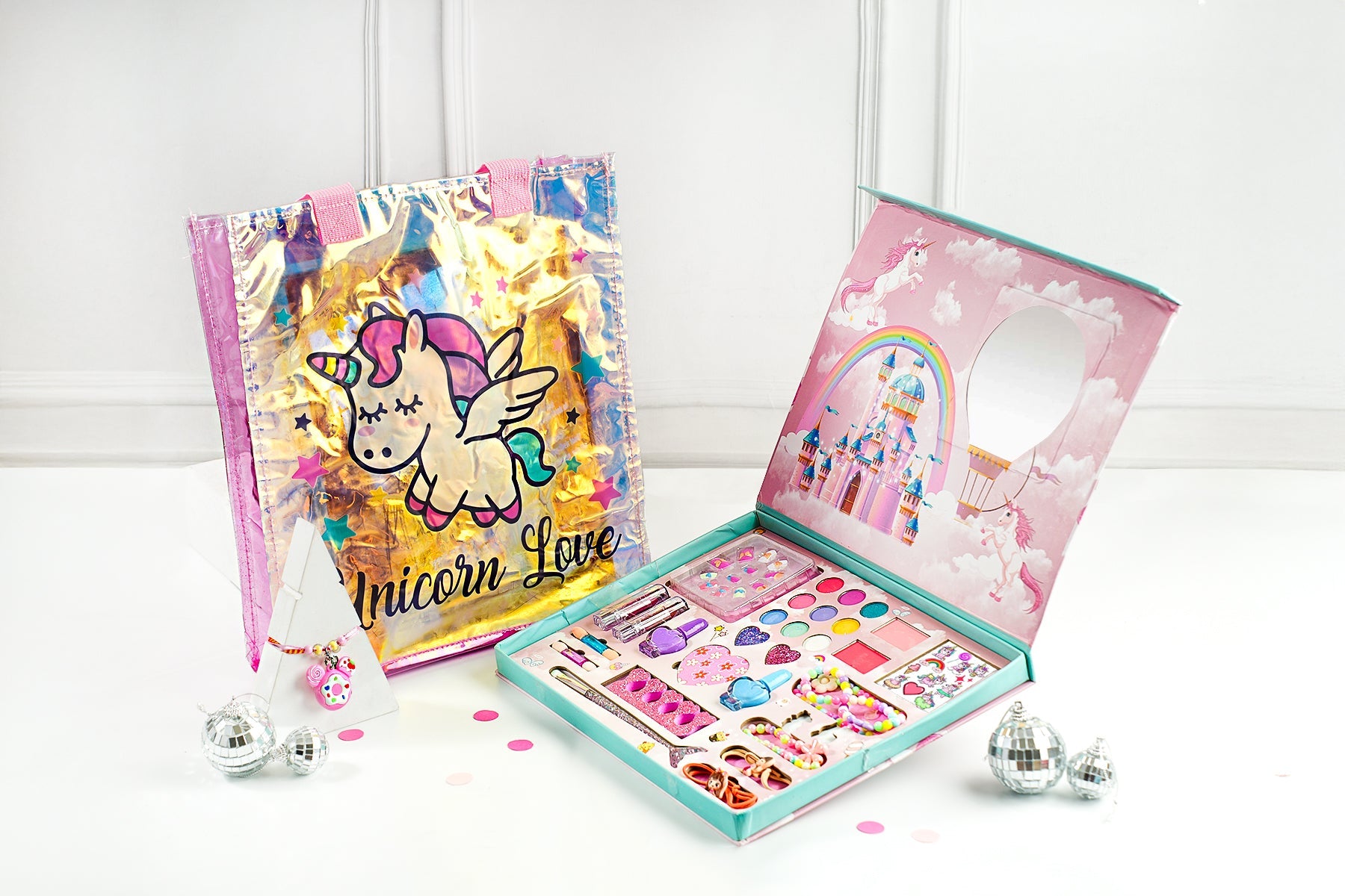 28 Pcs Makeup And Accessories Hamper